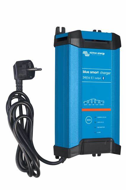 Blue Smart IP22 Charger 24/16(1) 230V CEE 7/7