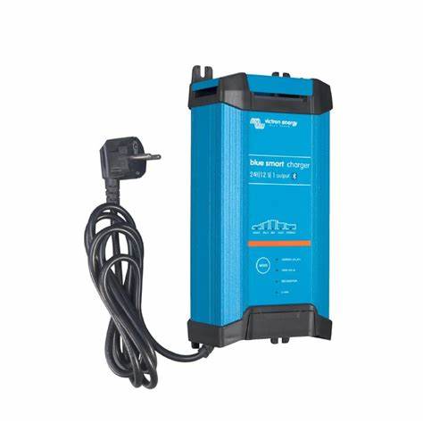 [BPC241242002] Blue Smart IP22 Charger 24/12(1) 230V CEE 7/7