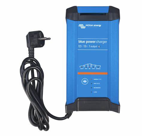 [BPC241647102] Blue Smart IP22 Charger 24/16(1) 120V NEMA 5-15